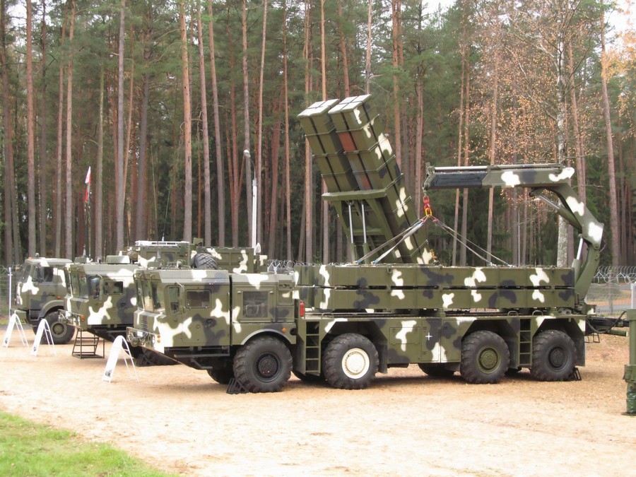 白俄公开试射中国制a200火箭炮可同时攻击8个目标