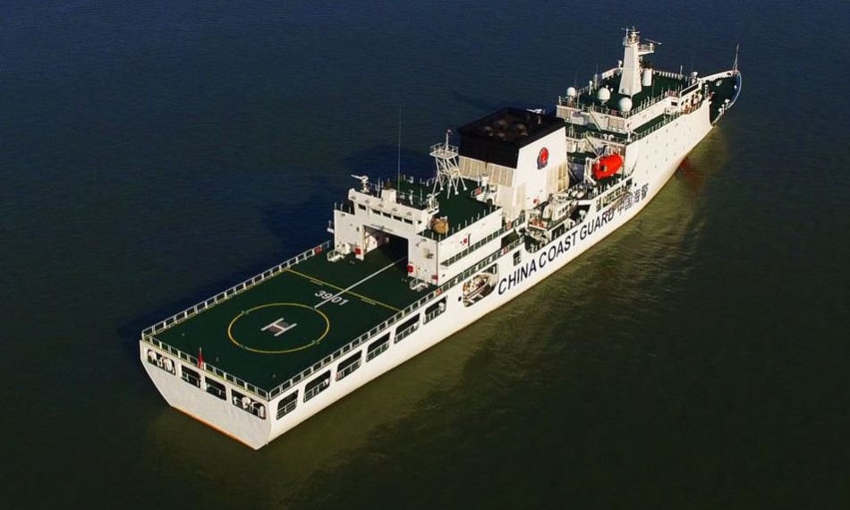 俯拍视角更显威猛:海警3901万吨大舰