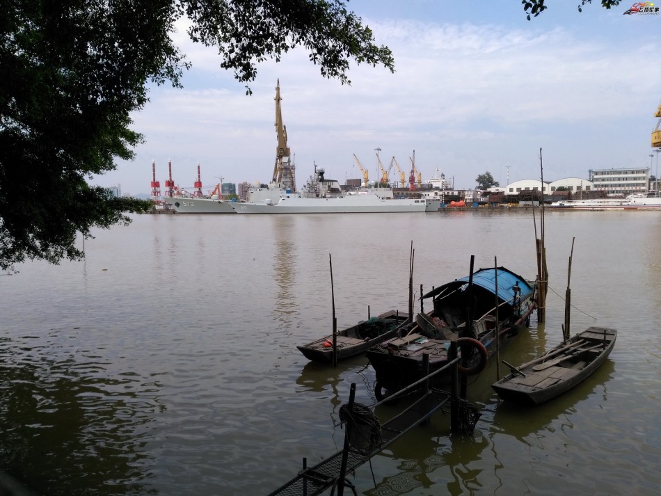 黄埔滩头汇英豪 探访战舰云集的广州造船厂