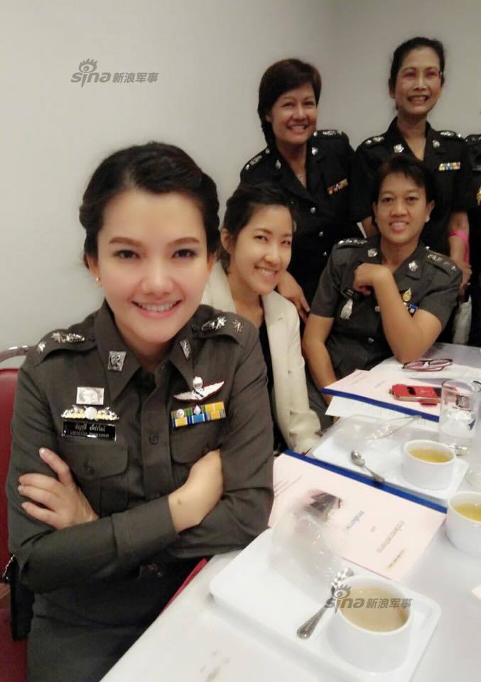 泰国漂亮的美女警花长相太撩人请逮捕我吧