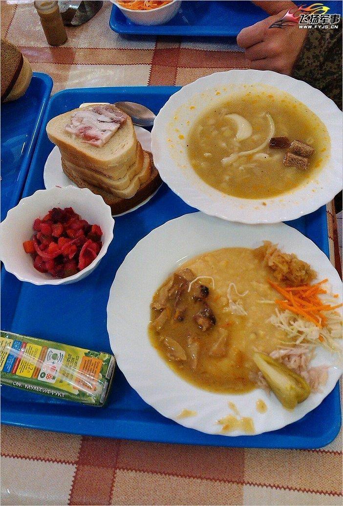 舌尖上的军营 外军伙食对比