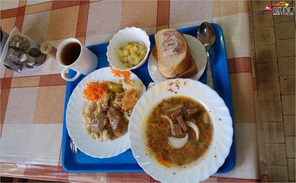 舌尖上的军营 外军伙食对比