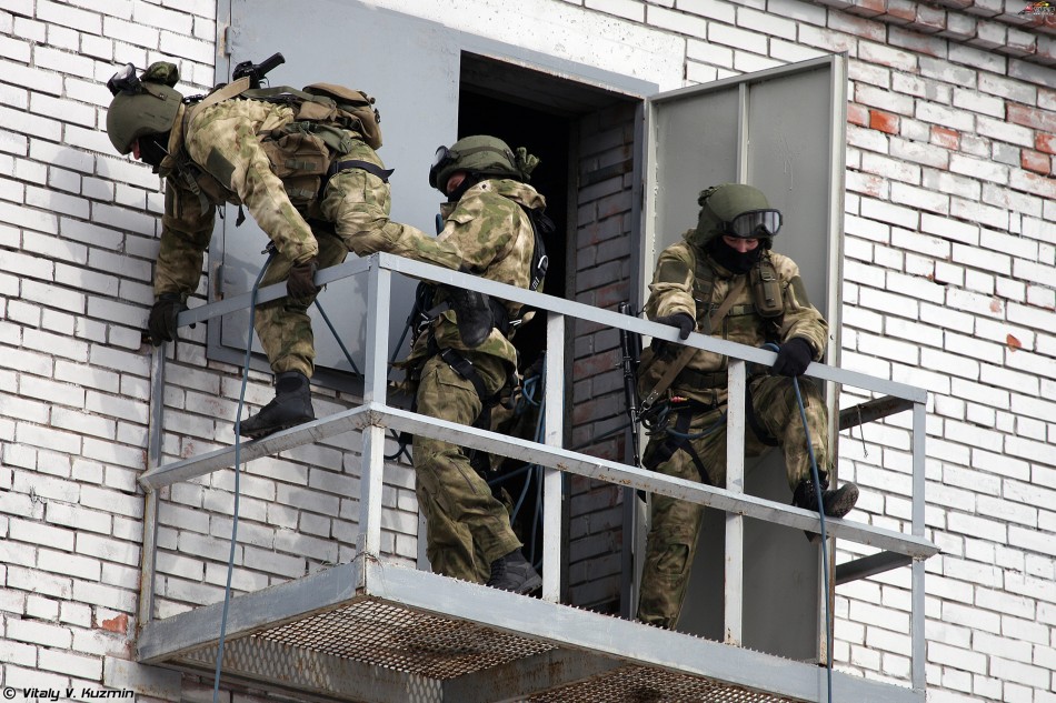 反恐利剑砥砺刃 俄内务部特种部队训练如大片