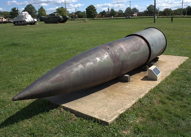 我们之前曾经讲过有的重炮可以发射700多斤的炮弹,而该型炮弹的重量是