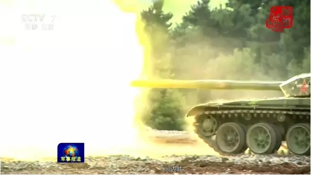 雷霆怒吼!39军出动大批99坦克演习场面震撼