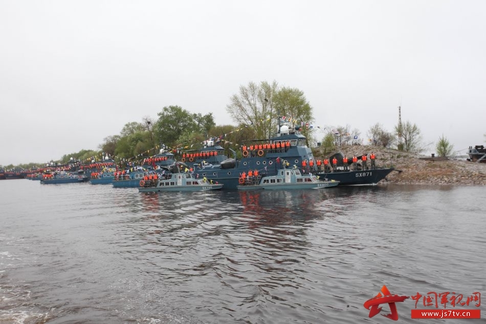 行走在水上的陆军!黑龙江边防艇大队出征巡逻_高清图集_新浪网