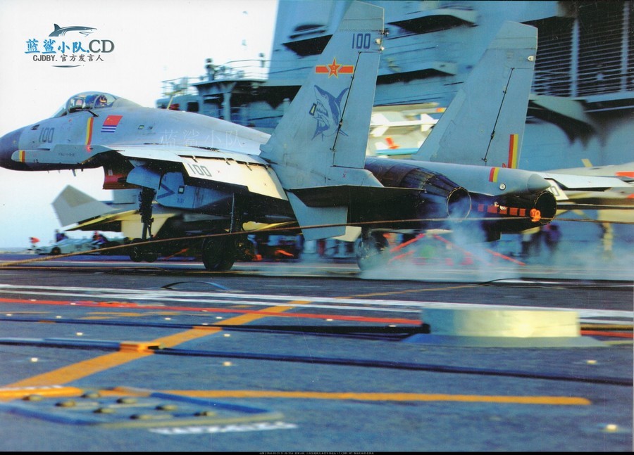 歼15最新猛照来袭:折叠翼挂满导弹霸气十足