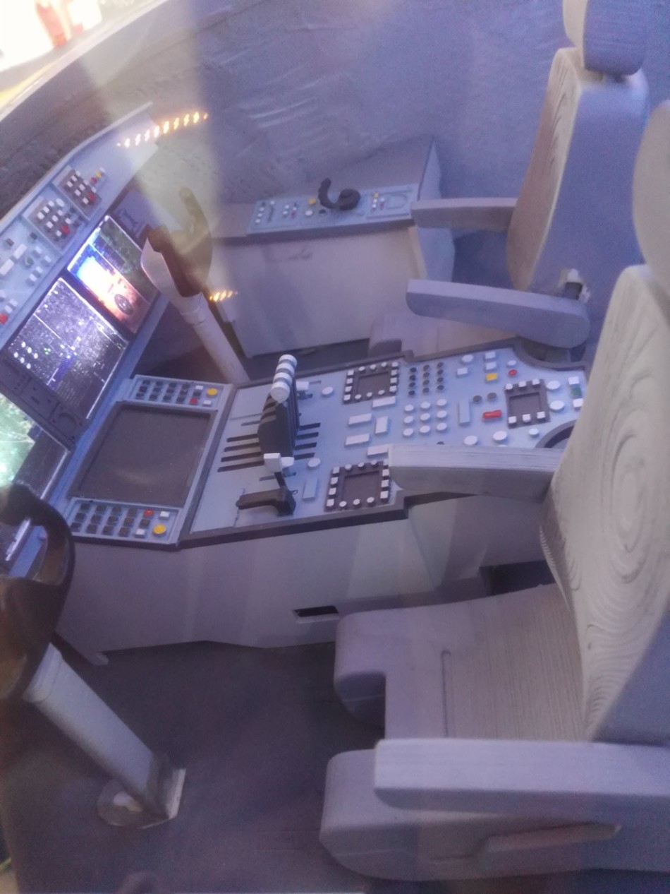 运20机头内部什么样?