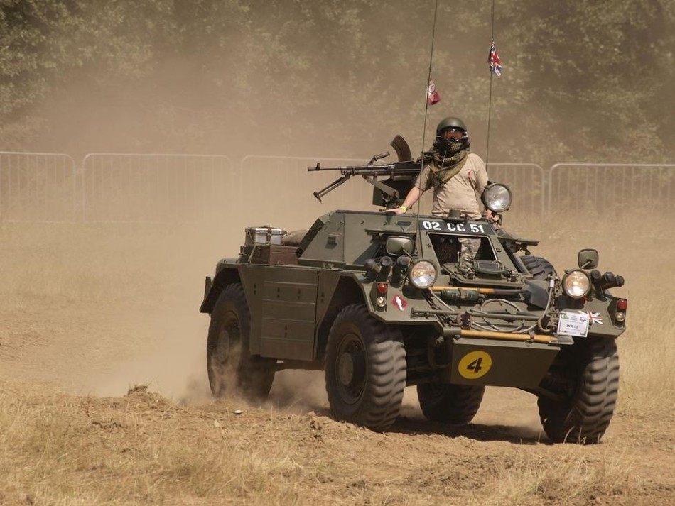 这种装甲车仅重3.7吨 样子很萌31个国家都用它