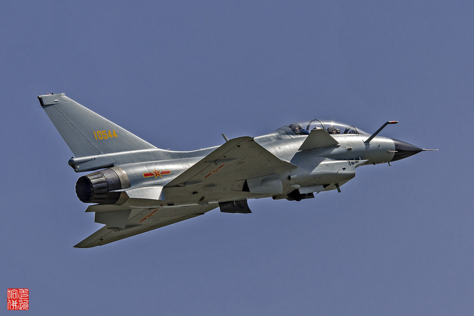 战力爆棚!百架歼10战机告诉你中国的南海底气