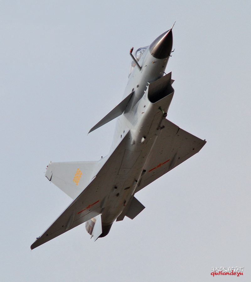 战力爆棚!百架歼10战机告诉你中国的南海底气