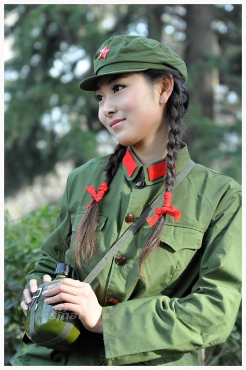 穿六五式军装的女战士图片