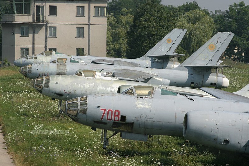 头顶上咋有鼓包?罗马尼亚空军退役的中国轰5