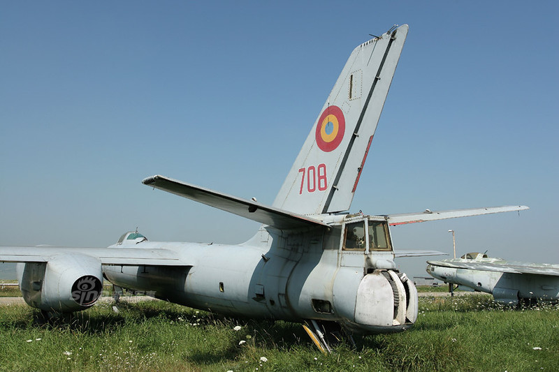 头顶上咋有鼓包?罗马尼亚空军退役的中国轰5