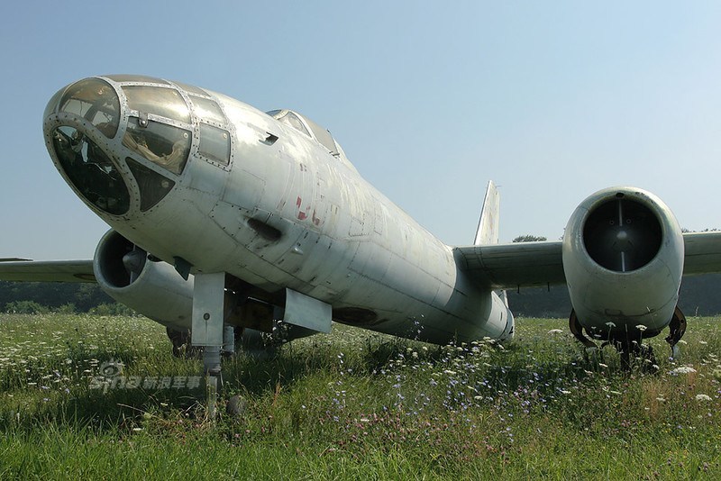 头顶上咋有鼓包罗马尼亚空军退役的中国轰5