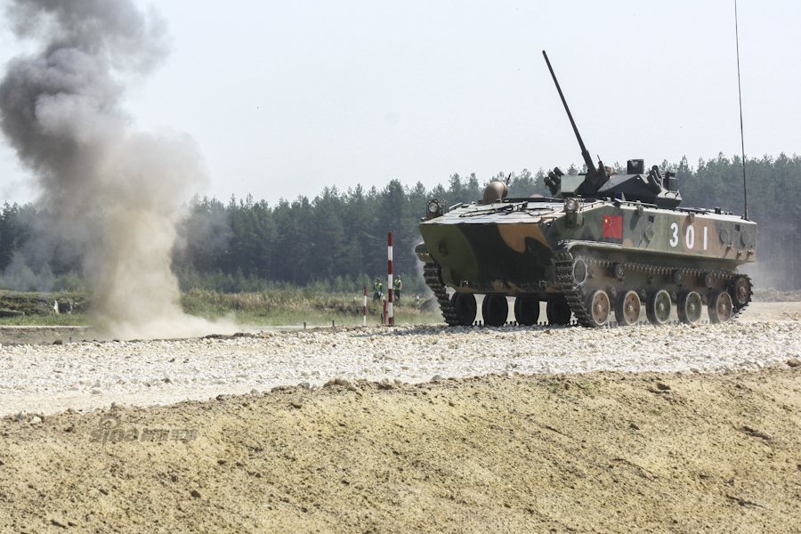 03式步战车霸气!中国空降兵参加空降排项目赛_高清图集_新浪网