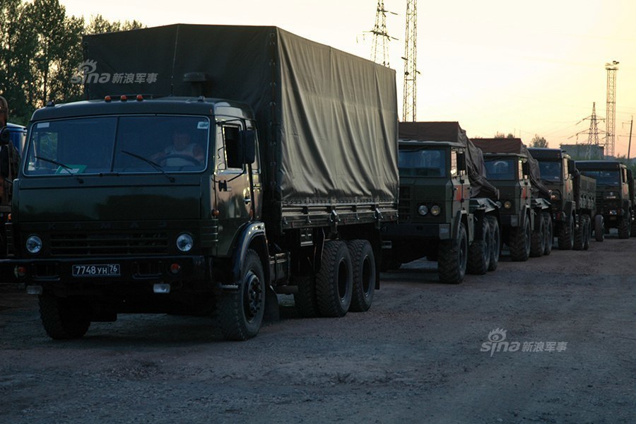 挖掘机哪家强?解放军工程车参加工程方程赛