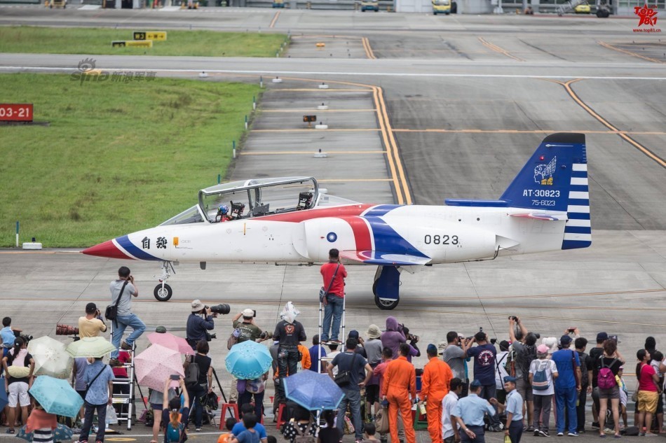 还和解放军比?台湾花莲空军基地都有啥玩意儿