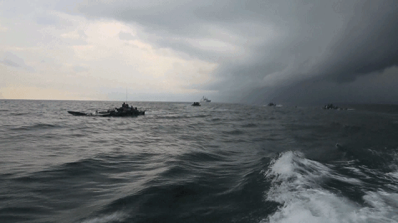 中国海军南海大演习 百辆两栖战车登陆