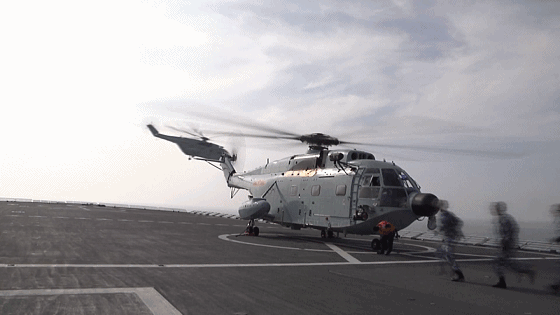 中国海军南海大演习 百辆两栖战车登陆