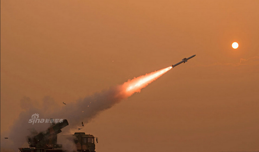 近距低空杀手!中国空军红旗6导弹攻击空中目标