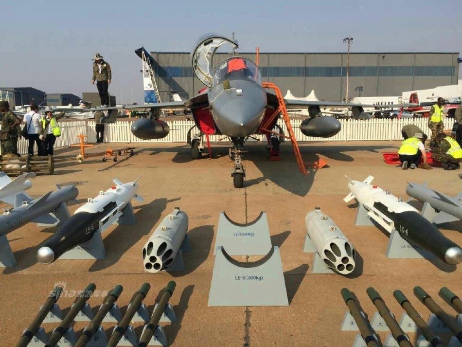 赞比亚空军使用中国造l15战机参加南非航展图