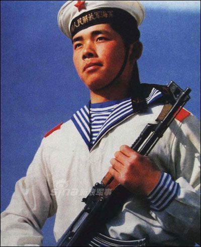 解放军还有这样的?人民海军曾经的非主流军服