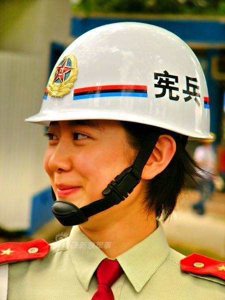 高下立判!驻港部队女宪兵比台湾省的英气多了_高清图集_新浪网