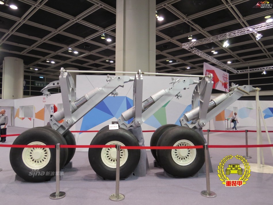 中国运20运输机起落架细节:如何支撑国之重器