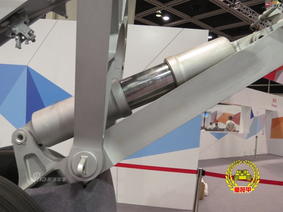 中国运20运输机起落架细节:如何支撑国之重器