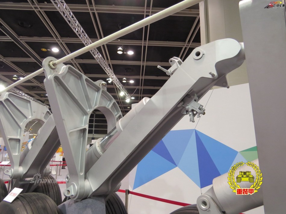 中国运20运输机起落架细节:如何支撑国之重器