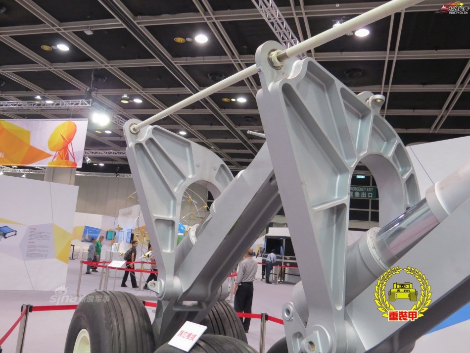 中国运20运输机起落架细节:如何支撑国之重器_高清图集_新浪网