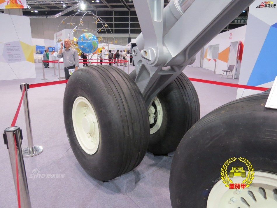 中国运20运输机起落架细节:如何支撑国之重器_高清图集_新浪网