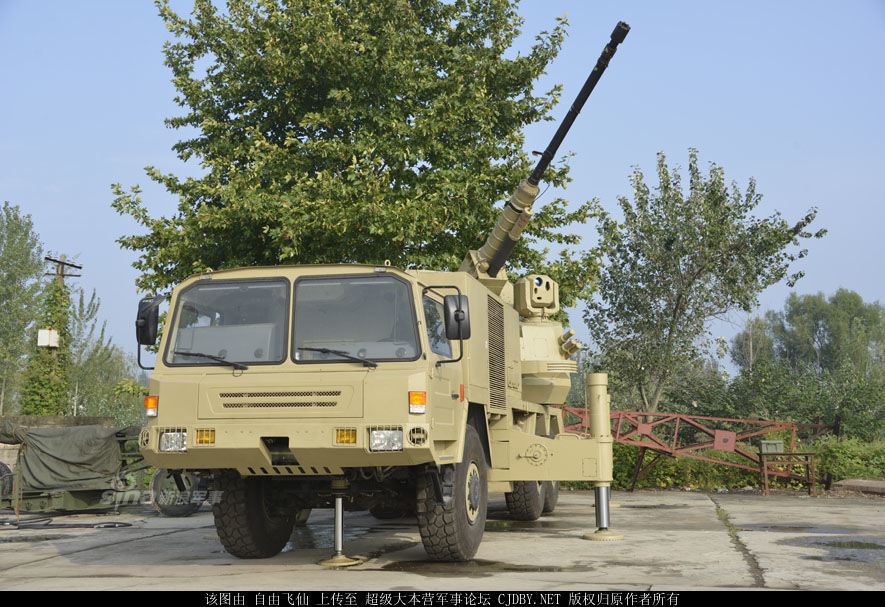 中国曝76毫米高炮防空压制一肩挑