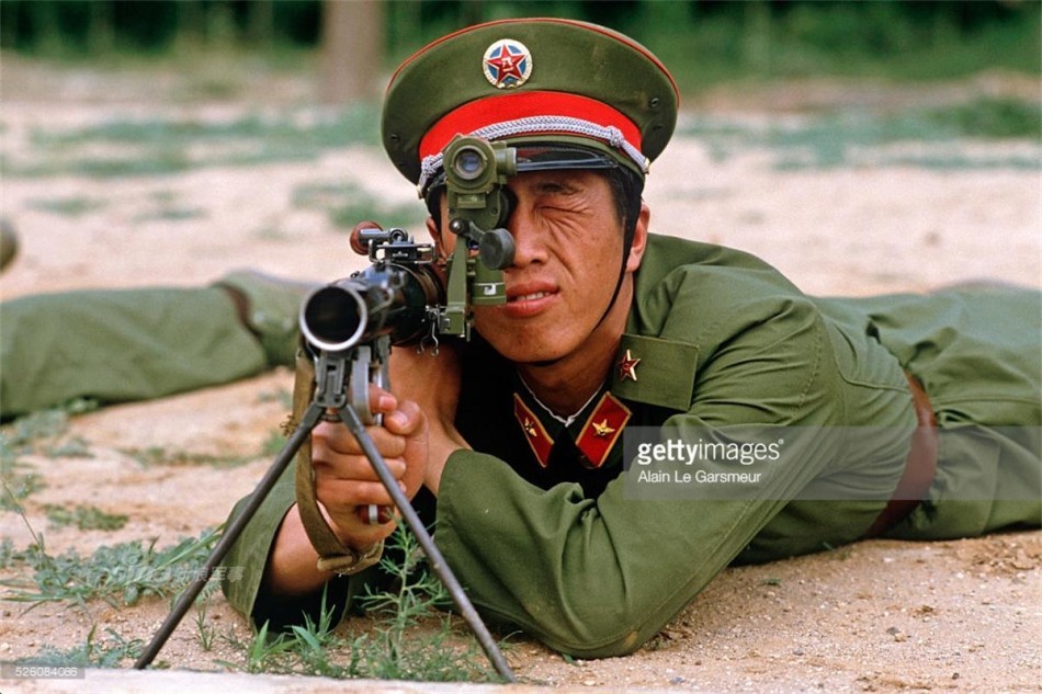 外国人难得地进入中国军事院校拍摄,照片中是致力于为中国人民解放军