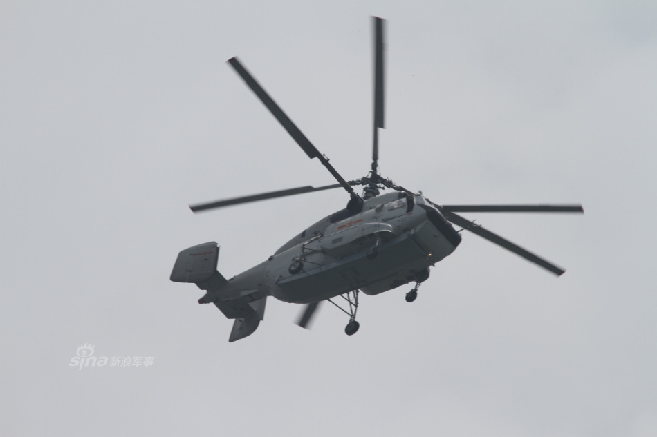 海军舰艇的眼睛:中国卡31舰载预警直升机起降