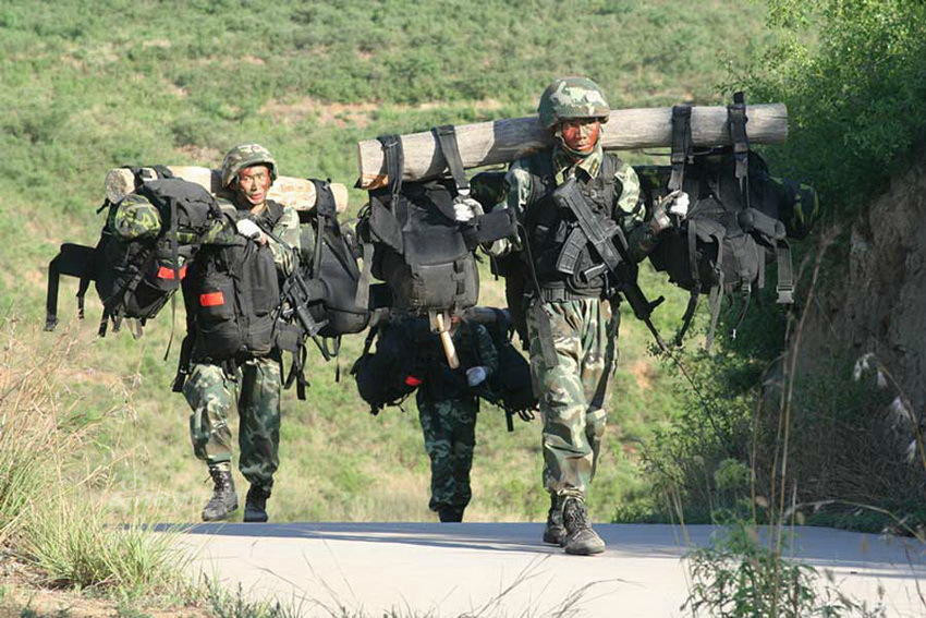 早在八路军,内战,抗美援朝时就有侦察兵兵种,那就是中国特种部队的