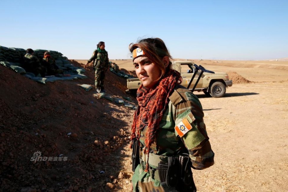 战场玫瑰靓丽库尔德女兵:成为摩苏尔之战砥柱