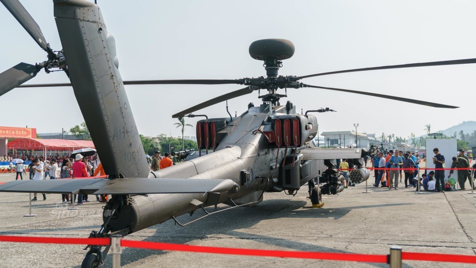 孰高孰低?台阿帕奇直升机和解放军武直10对比