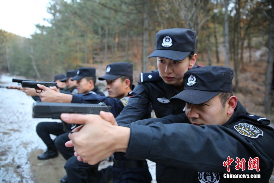14 24岁的她是呼和浩特铁路公安局呼和浩特公安处特警支队教官战训