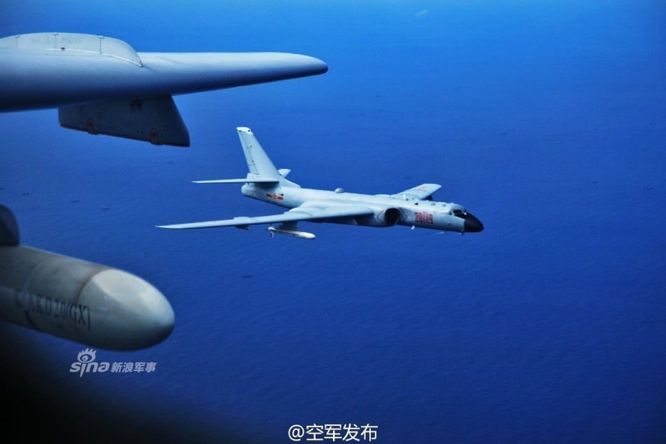 边开飞机边摄影!轰6k男神机长拍下黄岩岛美照