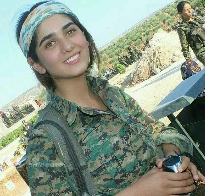 叙利亚的战场玫瑰!库尔德女兵用中国56式步枪