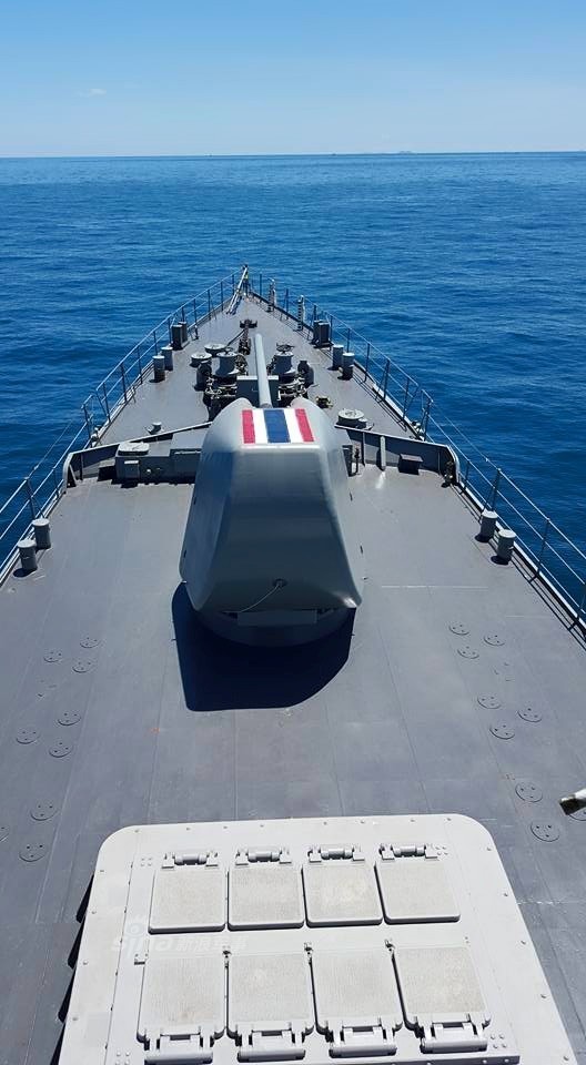 泰国的f25t型"纳来颂恩"级护卫舰首舰"纳来颂恩"421号舰疑似正在发射