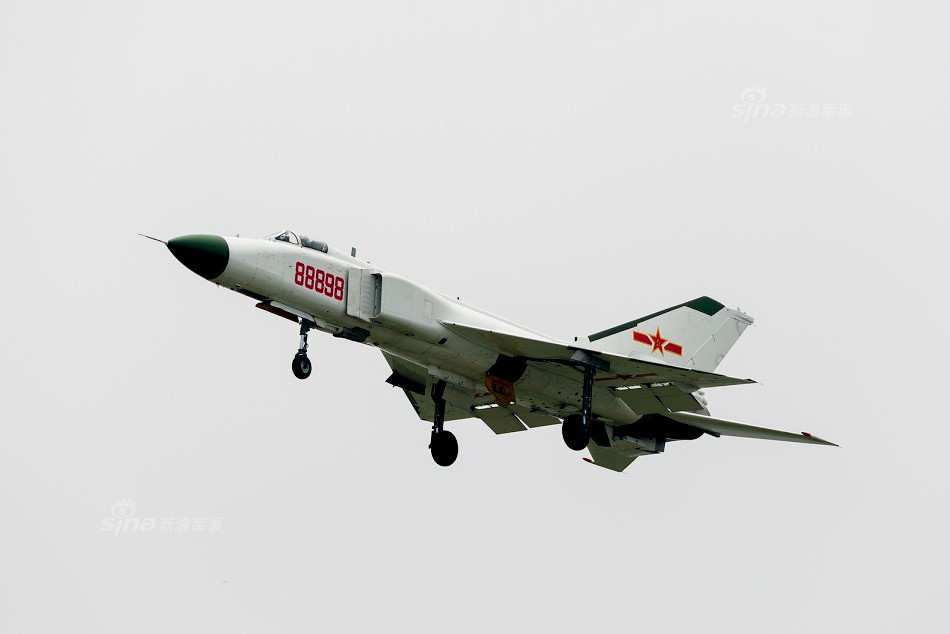 解放军歼8战斗机仍在服役_高清图集_新浪网