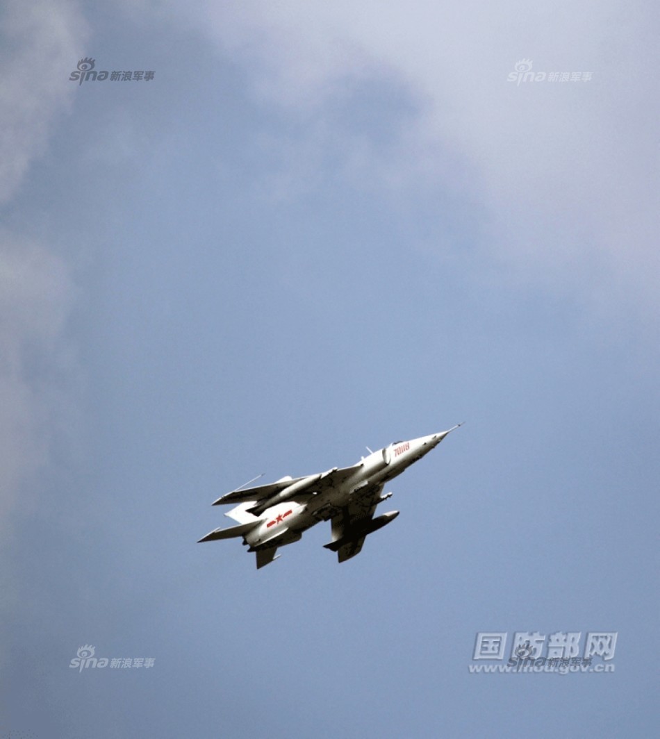 一发毁灭苏联装甲集群!带氢弹的中国强5甲战机