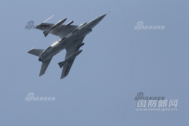 带氢弹的中国强5甲战机