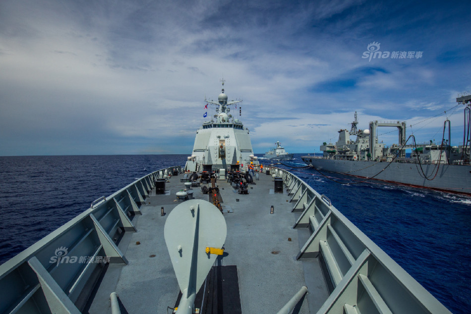052d上演末日孤舰!中国舰队南海演训