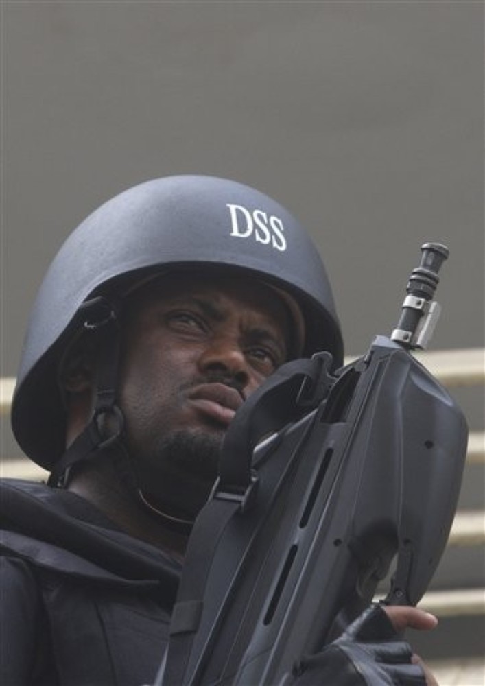 冈比亚宣布进入紧急状态:尼日利亚或军事干涉