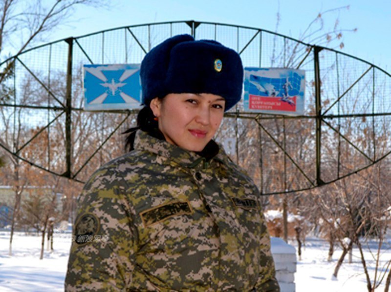 谁说外蒙女兵不好看?制服黑丝照样也性感漂亮