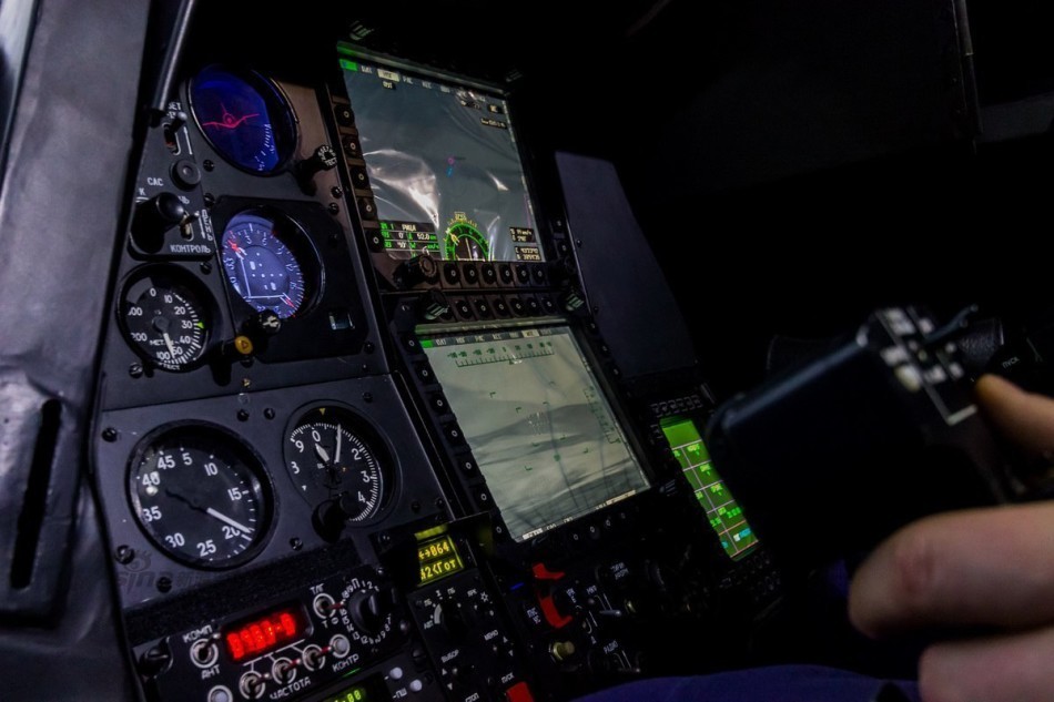 比航电已经全面落败:中俄最先进武直座舱对比